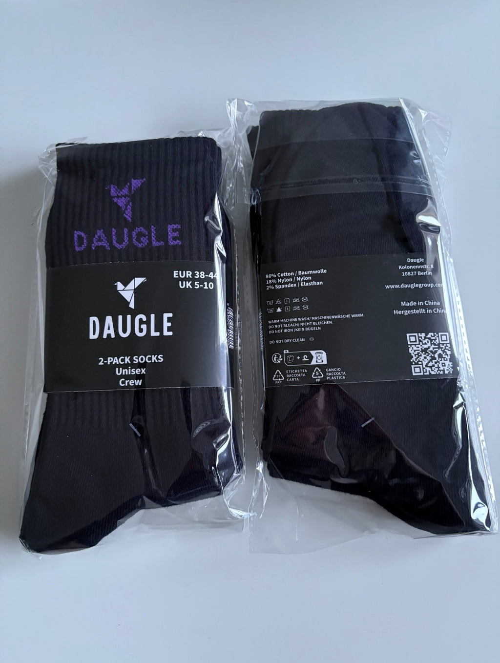 جوارب DAUGLE للجنسين، سوداء اللون بشعار بنفسجي، تجمع بين الراحة والأناقة، مقاسات أوروبية من 38 إلى 44 (زوجان في العبوة)